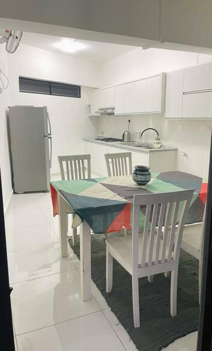 Kk Jungle Hideaway Lovely Apartment 5 Mins Walk To Town Kota Kinabalu Bagian luar foto