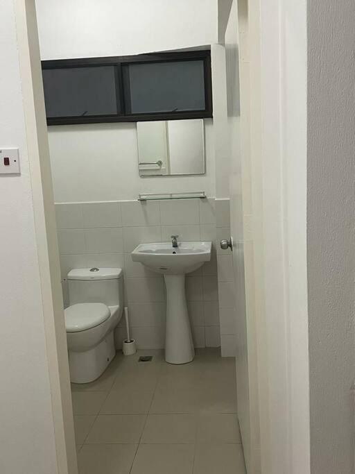 Kk Jungle Hideaway Lovely Apartment 5 Mins Walk To Town Kota Kinabalu Bagian luar foto